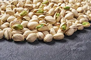 Selective Focus Drucke: Pistachios on black table, selective focus