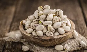 Salty Snack Options Drucke: Some whole Pistachios (selective focus)