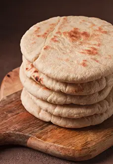 No People In Frame Drucke: Pita bread, stack, on the table, no people