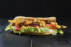 High Calorie Snack Drucke: Pitta bread stuffed with salad