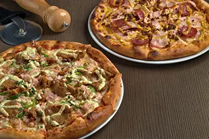 Food Studio Shot Drucke: Two pizzas on the table
