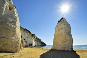 International Landmarks In Italy Drucke: Pizzomunno, limestone cliffs on the beach