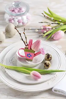 Christian Holiday Traditions Drucke: Place setting for Easter table with spring flowers