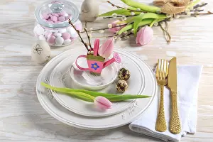 Christian Holiday Traditions Drucke: Place setting for Easter table with spring flowers