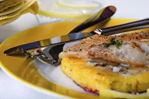 Seafood Meal Prep Drucke: A plate with fish and vegetables