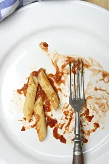 Food Waste Reduction Drucke: Plate with fork and leftover pasta