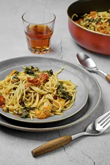 Italian Spaghetti Drucke: Plate with spaghetti with spinach