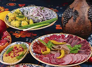 Bilder Datiert 15. Juli 2024: Teller mit appetitlichen Fleischscheiben