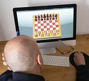 Coronavirus Quarantine Drucke: Playing chess on the computer during the coronavirus quarantine