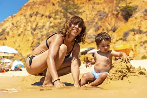 Atlantic Ocean Views Europe Drucke: Playing in the sand with the son