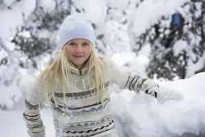 Winter Portrait Drucke: Playing in the snow