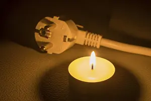 Candlelight Atmosphere Drucke: A plug is next to a burning candle