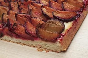 Tray Baked Cakes Drucke: Plums on a plum cake