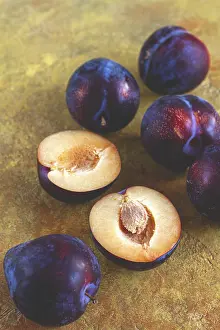 Plum Nutrition Facts Drucke: Plums scattered on the table, fresh
