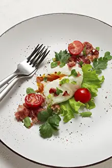 Gourmet Breakfast Options Drucke: Poached egg, with bacon and vegetables