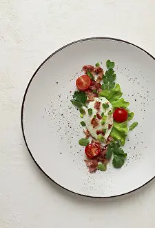 Bacon And Vegetables Drucke: Poached egg, with bacon and vegetables