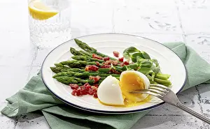 Vegetable Plant Cuisine Drucke: Poached egg with fork, asparagus
