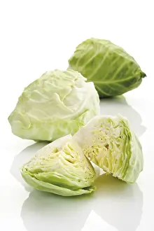 Vegetarian Food Options Drucke: Pointed cabbage, whole and halved heads
