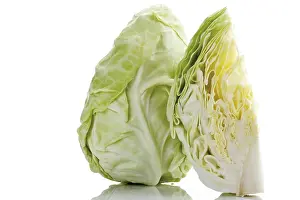 Studio Shot Of Vegetables Drucke: Pointed cabbage, whole and quartered head