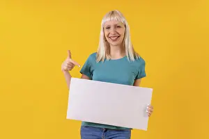 Empty Advertising Poster Drucke: Pointing at white empty advertisement poster