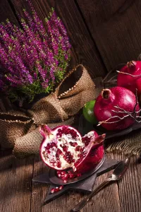 Exotic Fruit Photography Drucke: Pomegranate