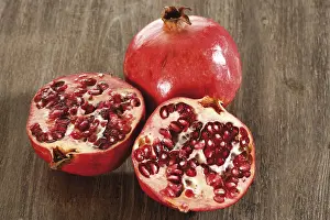 Freshly Sliced Fruits Drucke: Pomegranates