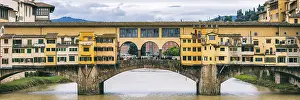 Historic Bridge Architecture Drucke: Ponte Vecchio over the river Arno