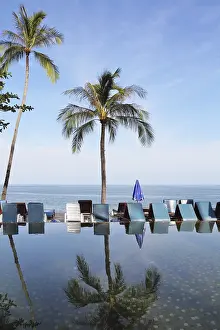 Uninhabited Tropical Paradise Drucke: Pool on a beach of the Thai gulf