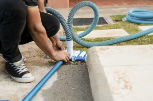 Swimming Pool Maintenance Drucke: Pool suction hose installation