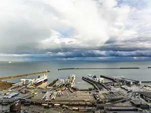 Drone Photography In England Drucke: Port of Dover from a drone, White Cliffs
