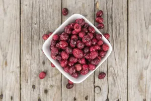 Shallow Depth Of Field Drucke: Portion of healthy Dried Cranberries (selective focus)
