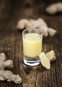 Healthy Beverage Drucke: Portion of healthy Ginger Drink (selective focus)