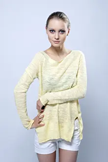 Young Caucasian Female Model Drucke: Portrait of beautiful slender model posing in studio