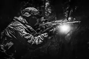 Special Forces Soldier Drucke: Portrait of a commando in the forest