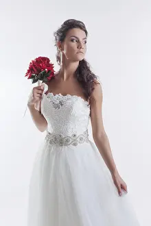 Beautiful Brunette Model Drucke: Portrait of concentrated bride posing in studio