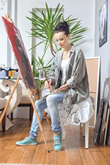 Female Painter At Work Drucke: Portrait of a female painter at work