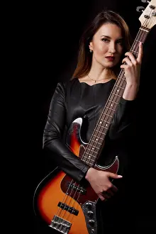 Female Musician Portrait Drucke: Portrait of singer with guitar in studio