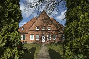 Clinker Construction Europe Drucke: Former post office, brick building