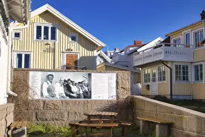 Sweden Travel Photography Drucke: Poster in the harbour of Smogen
