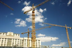Eastern Europe Urban Environment Drucke: Big building plot at the Manege Square