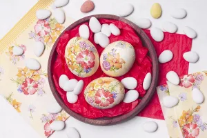 Easter Egg Decorations Drucke: Bright composition easter eggs decoupaged