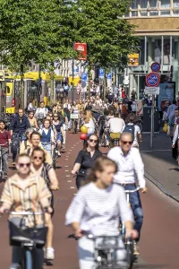 European Urban Environment Photo Drucke: Central cycle path along the Vredenburg