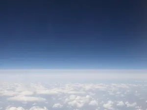 Flying Insects Drucke: Clouds seen from plain