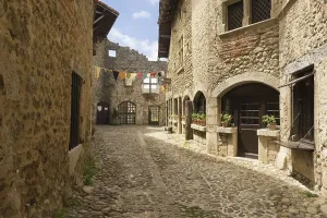 Uninhabited Stone Houses Drucke: Cobblestone street, medieval walled town of Perouges