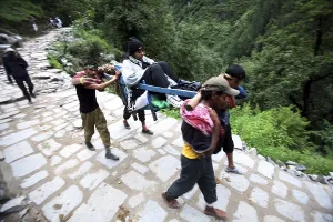 Indian Nature Tourism Drucke: Devotees trekking