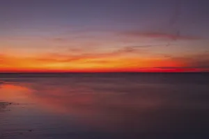Cape Cod Sunset Drucke: Dramatic sunset on the empty beach, Cape Cod, USA
