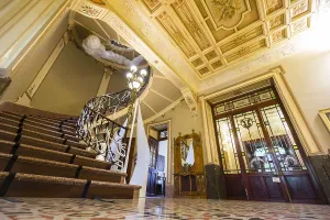 Historic Villa In Europe Drucke: Edificio de estilo modernista de Can Prunera