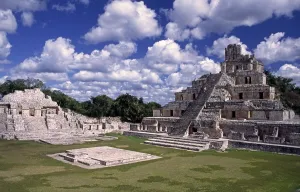 Abandoned Mayan City Drucke: Edificio de los Cinco Pisos, Gran Acropolis