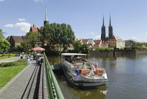 Eastern European Religious Landmarks Drucke: Excursion boat on the River Oder