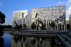 Daniel Libeskind Architecture Drucke: The Ko-Bogen ensemble designed by Daniel Libeskind